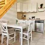 Two-storey Close To Downtown Γκιόρ