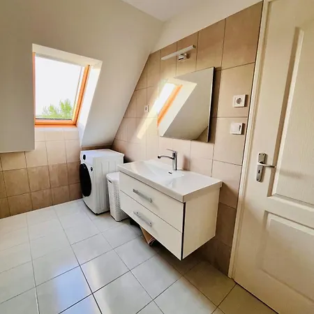 Apartmán Two-storey Close To Downtown