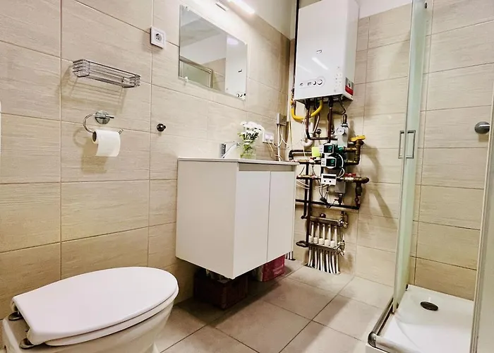 Two-storey Close To Downtown Apartment *