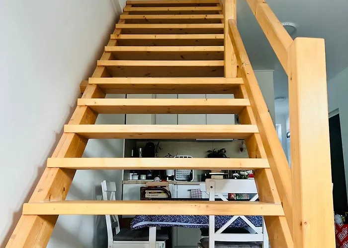 Two-storey Close To Downtown *